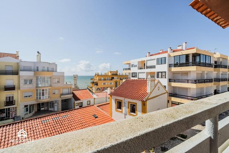 Casa do Terraço - Center of Santa Cruz with Sea View - Chambres d'hôtes Santa Cruz