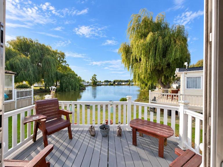 Lovely Caravan With A Lake View At Southview Holiday Park Ref 33043Cl - Bed and Breakfast Skegness