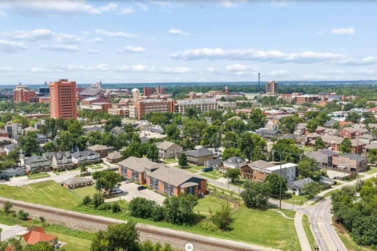 Monnett OU-3 bed 3 bath apartment close to OU - B&B Norman