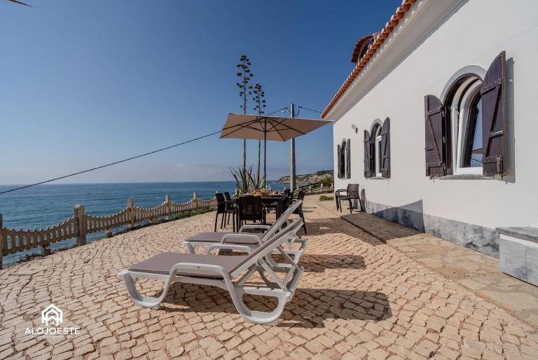 Atlantic Ocean Villa - 4 bedrooms - Ocean front - Chambres d'hôtes São Pedro da Cadeira