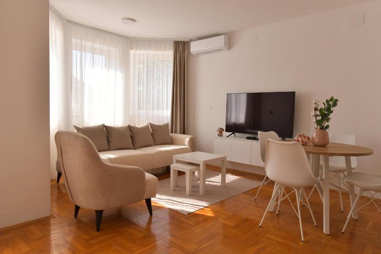Apartmani - Vila Mile - Stvorena da okuplja - B&B Petrovaradin