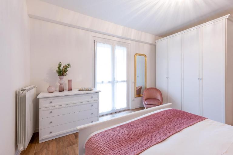 residence Como, flowers Suite 5,free private parking - Bed and Breakfast Como