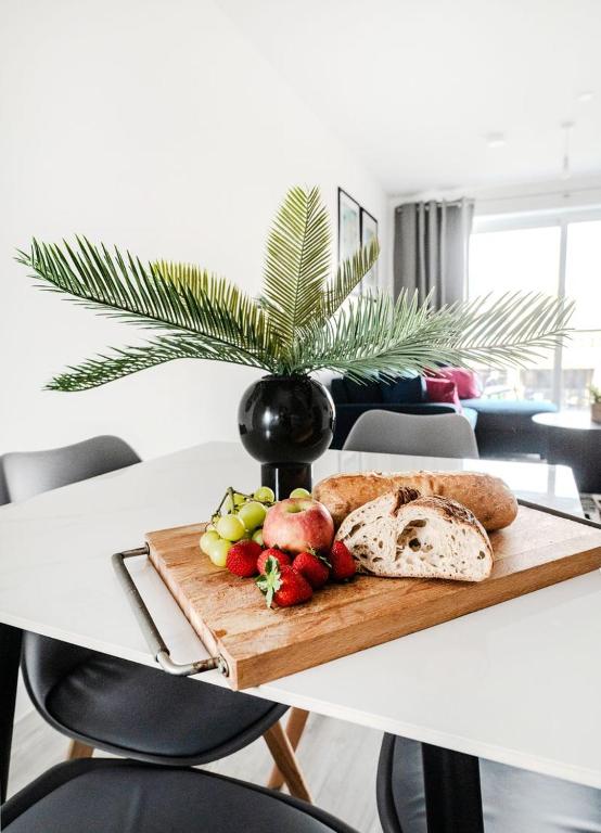 2BR Modern Flat, fast Wi-Fi, Balcony & Parking - B&B Milton Keynes