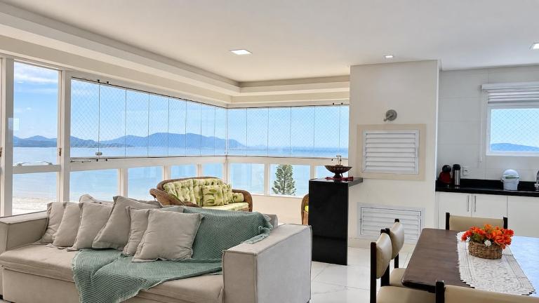 Apartment in Meia Praia frente mar - Bed and Breakfast Itapema