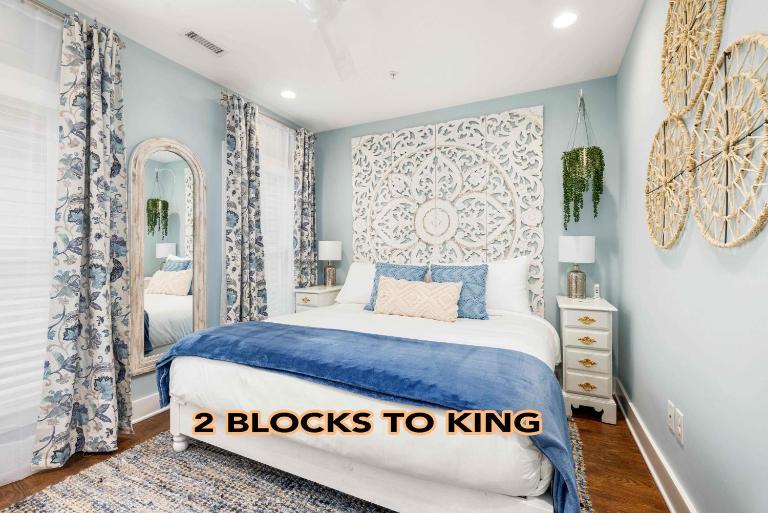 Private Balcony 2 Living Rooms 2 Blocks to King - B&B Charleston
