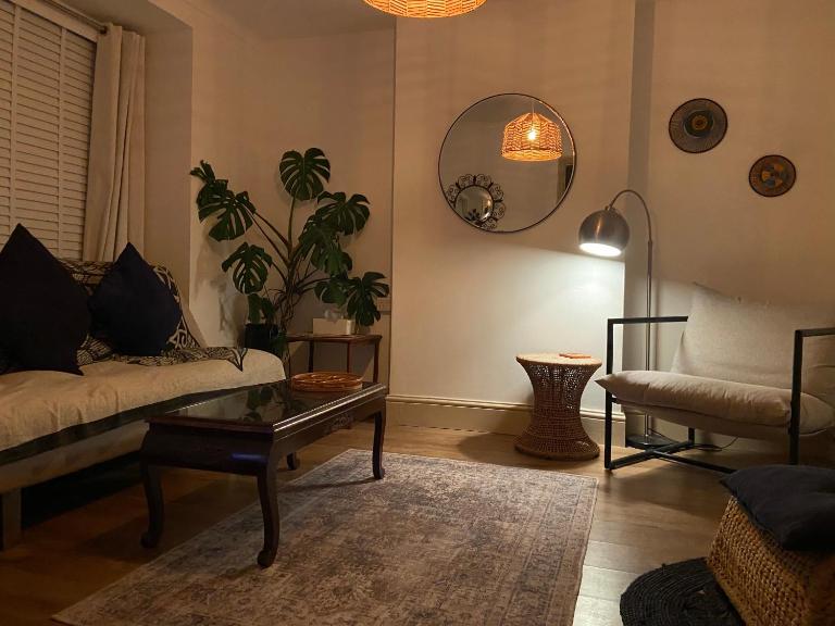 Glen Villa - 3 bedroom house - Stroud town centre - Bed and Breakfast Stroud