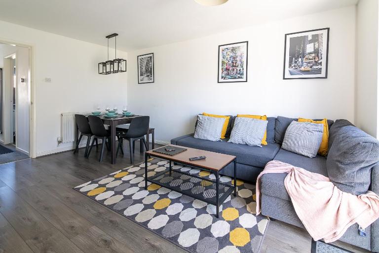 2 Bed / sleeps 5 / parking & EV charger - Ferienwohnung Syston
