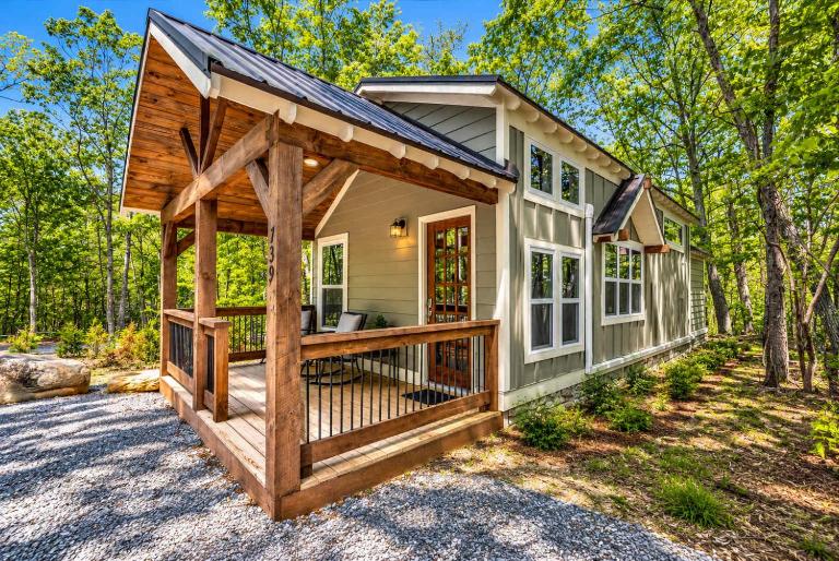 Menlo GA Tiny Home Experience - Bed and Breakfast Rising Fawn