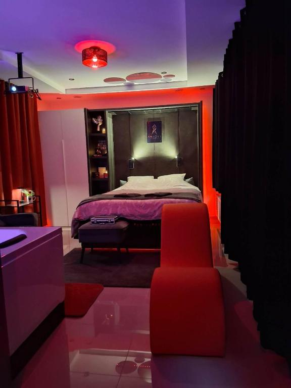 Arlove Room, Love Room privative avec jacuzzi à Arlon - Ferienwohnung Arel
