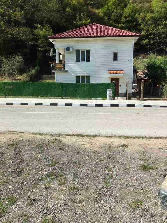 Вила Владислава - стаи за гости - B&B Cherni Vit