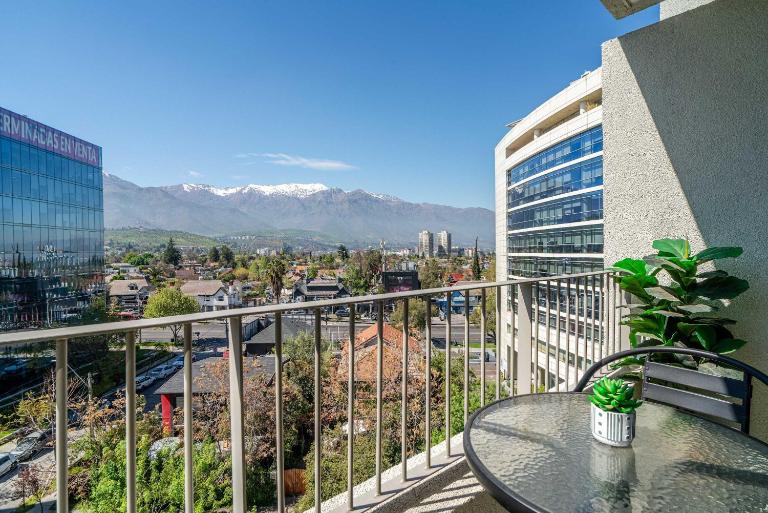 HOM I Las Condes l Parking l Wifi l Piscina l Gym - B&B Santiago