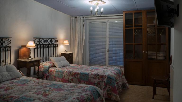 Hostal los Aromas - B&B Villena