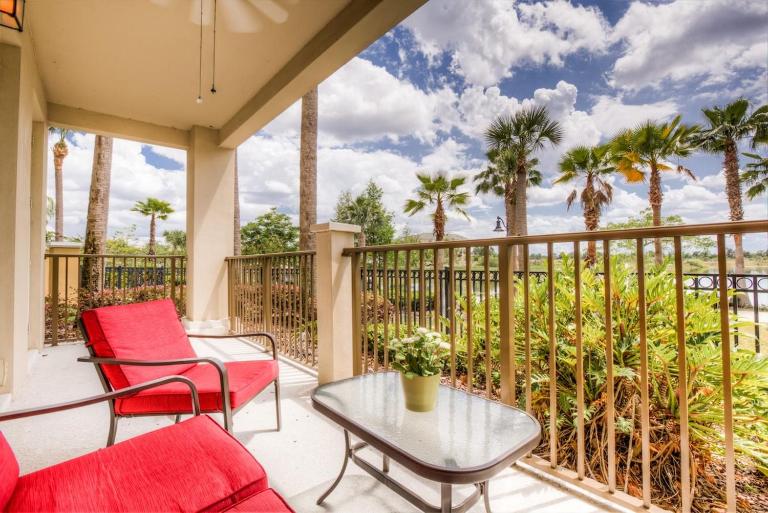 Newly Renovated LAKEVIEW Vista Cay Condo - B&B Orlando