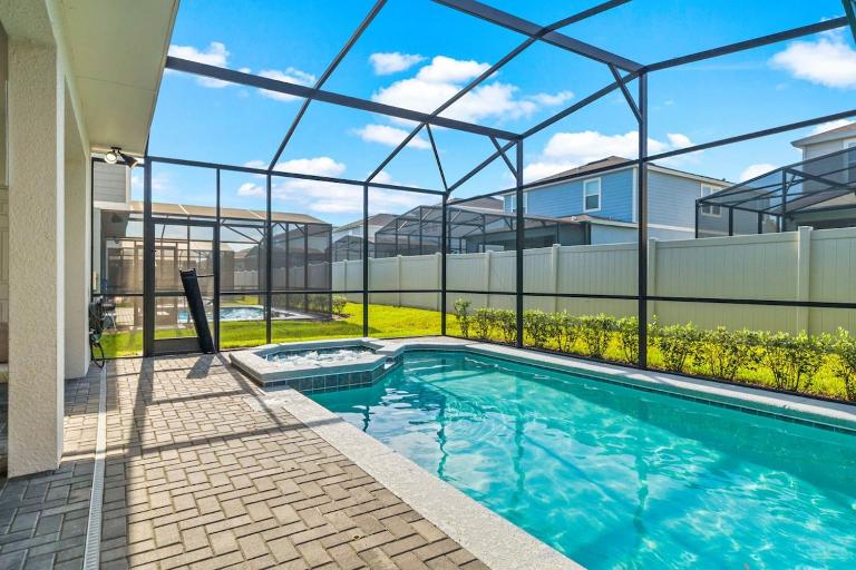 2211 Lelani Circle - B&B Davenport