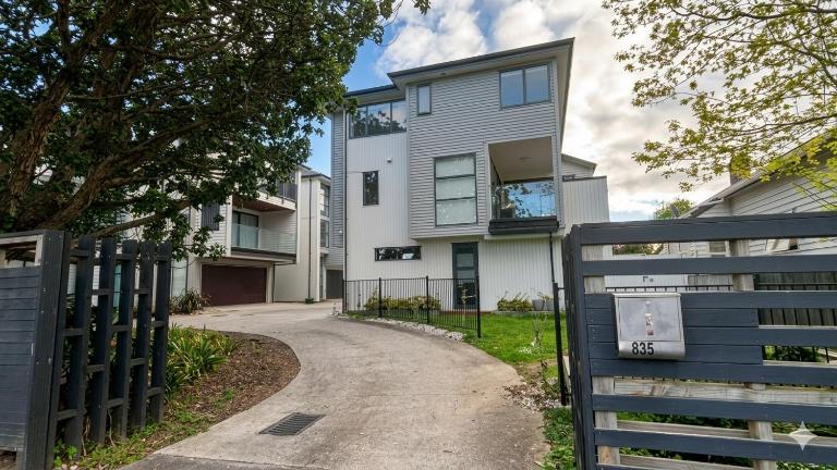 Luxury 3-Bedroom Home-3 Master Suites-Royal Oak - B&B Auckland