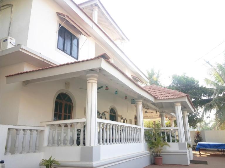 Villa Baywalk Goa - 200 meters from Morjim Beach - B&B Morjim