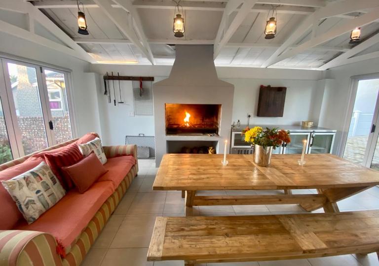 In Harmony - Pet Friendly Modern Beach House - Bed and Breakfast Jeffreys Bay