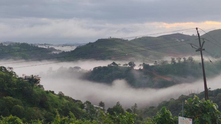 Evara Hills - Bed and Breakfast Vagamon
