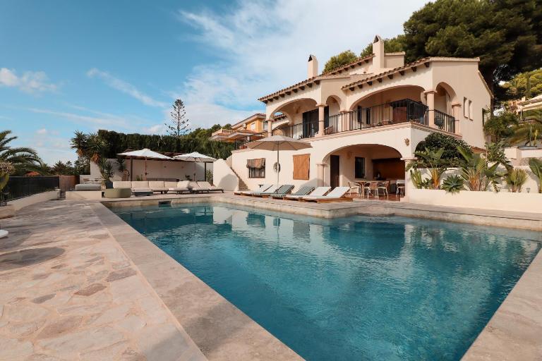 La Casa Calma - L Alfas del Pi - uitzicht op zee - B&B Carbonera