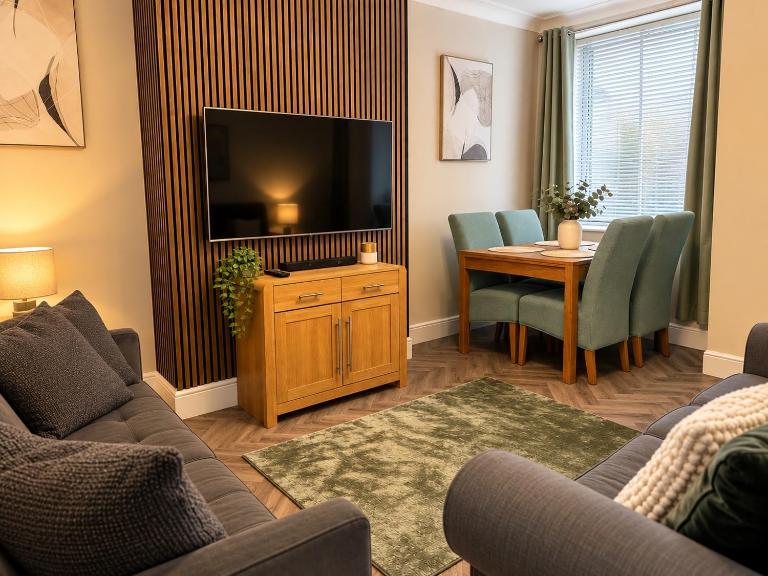 Nest House Crewe 4 Bedrooms Sleeps 7 - B&B Crewe