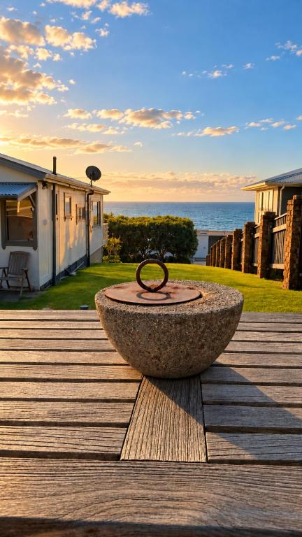 Oakura Beachfront Family Bach - B&B Oakura