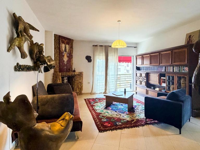 Roz Apartment - Bed and Breakfast Pogradec