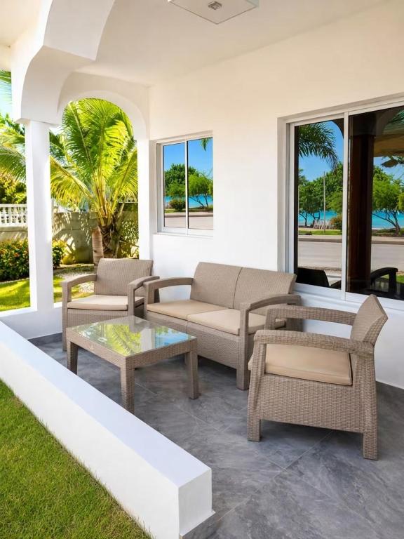 Premium 2BR 2BA Beachfront Terrace AC Parking WiFi - B&B San Pedro de Macorís