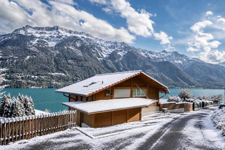 Luxury Lakeview SPA Chalet near Interlaken • AC • BBQ by SwissDreamLiving - Bed and Breakfast Niederried