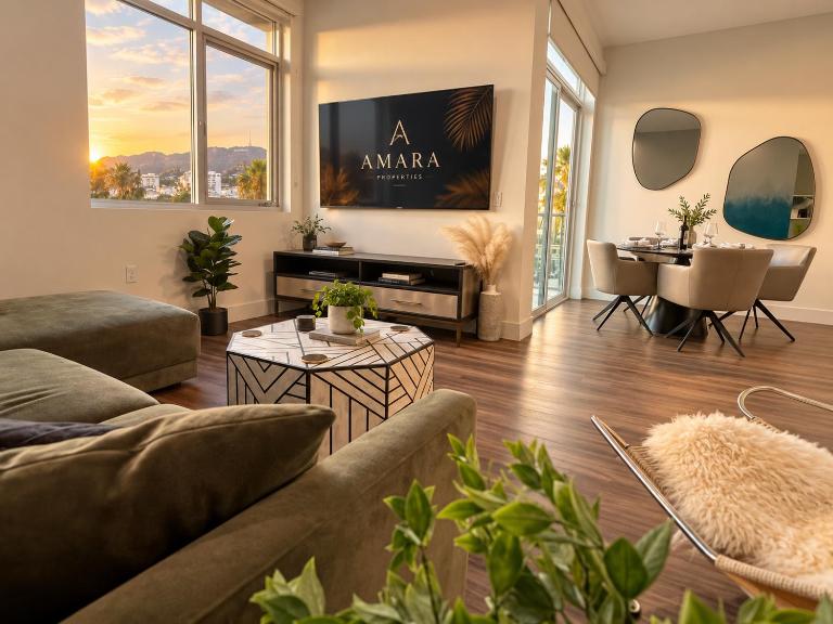 Penthouse with Hollywood Sign View 2 Bedrooms with 3 Beds - B&B Los Angeles