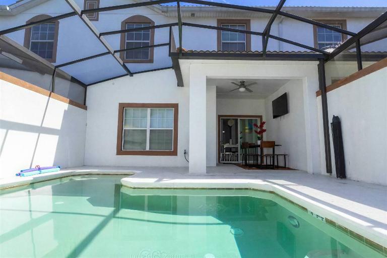 4BR Pool Home Near Disney at Storey Lake - B&B Kissimmee