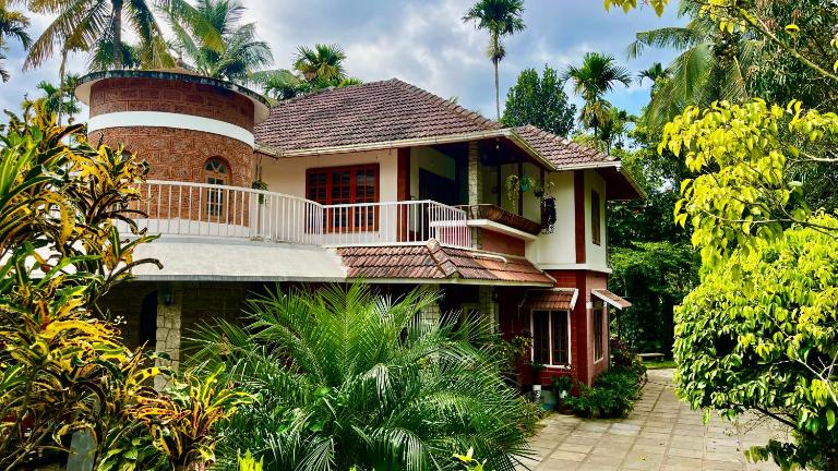 Avocado Orchards - Home Stay - B&B Kunchūr