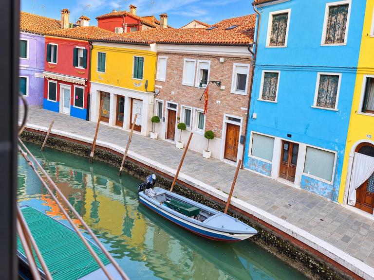 Queen Home Serena Burano - B&B Venice