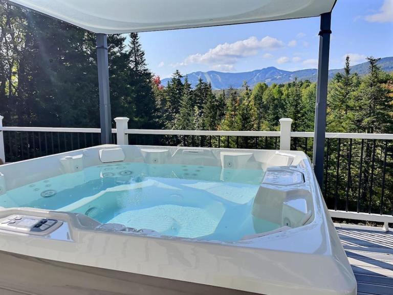 BearWatch- Fireplace, Hot Tub, Games, VIEWS - B&B Killington
