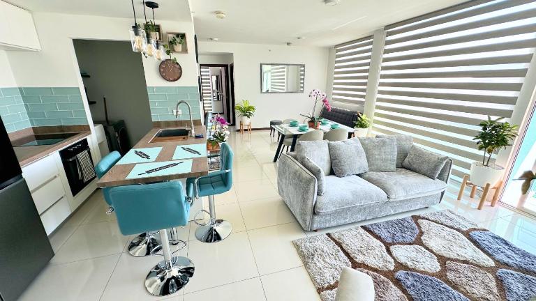 Modern & Spacious Two-Bedroom, Two-Bathroom Apartment with Free Parking - B&B San José