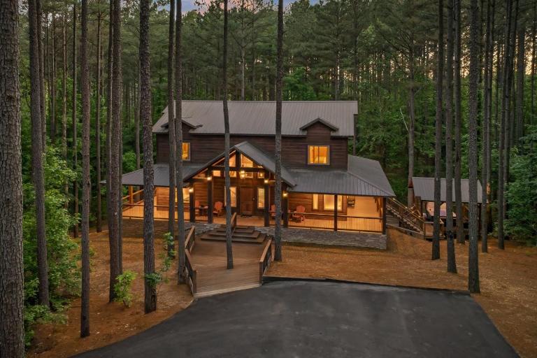 Low Rider Lodge - Backs to Pine Forest and ATV Trail Access from Driveway - Chambres d'hôtes Broken Bow