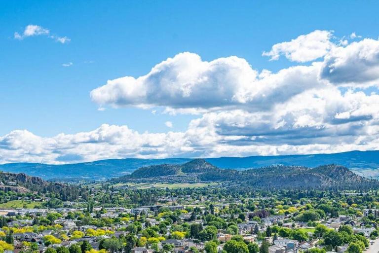 Spectacular View, Downtown 1 Bd at Brooklyn 2111 - B&B Kelowna