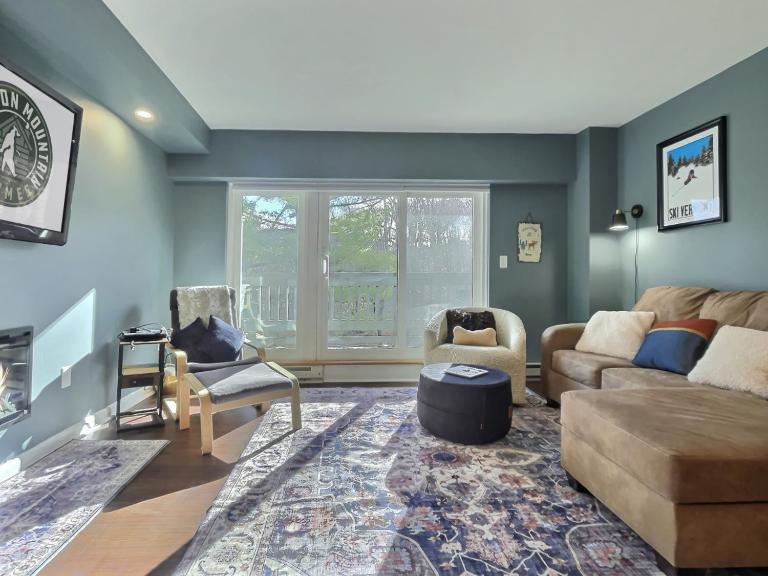 Moose Tracks Lodge - Pool, Hot Tub, Golf, Sauna - Bed and Breakfast Killington