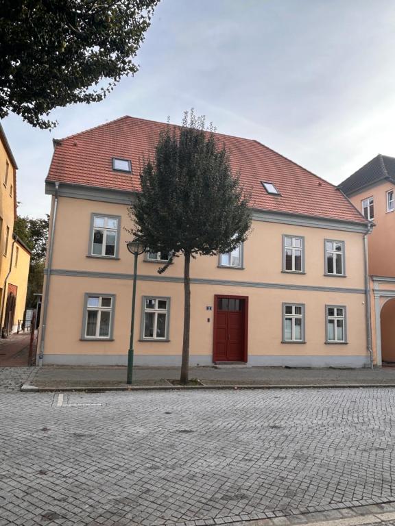 Stadtwohnung direkt im Zentrum - B&B Neustrelitz