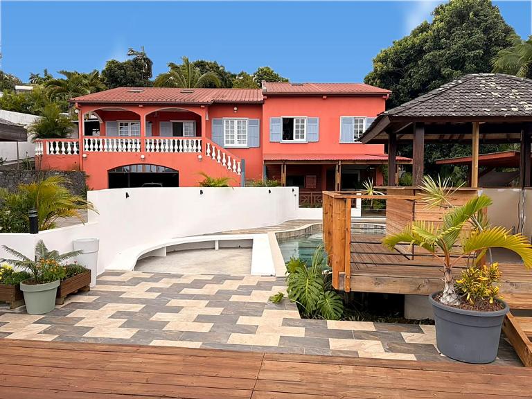 Domaine Terranadee - Grande Villa et Bungalows dans un Jardin créole avec Piscine et Vue Panoramique - Ferienwohnung Fiague