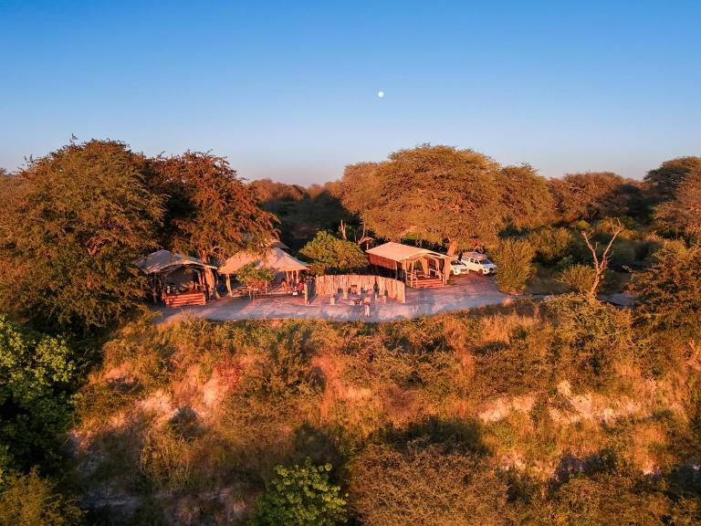Camp Naledi - Exclusive Safari Tented Lodge with River View I Full Board I Natural Plunge Pools I Free WiFi - B&B Botie