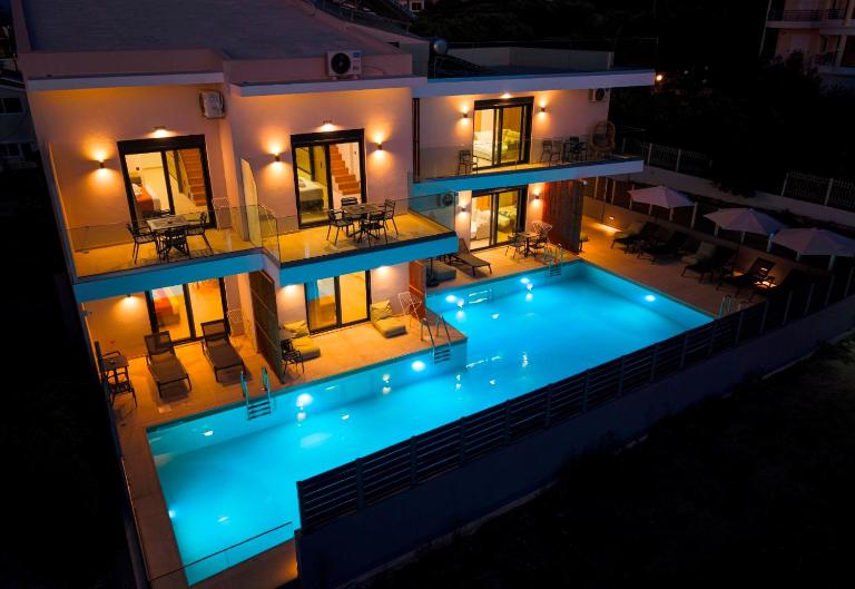 Aelia Luxury Apartments & Pool - Chambres d'hôtes Skafidiá
