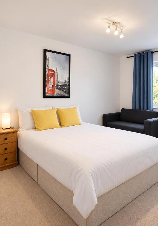 High Quality 3 BED FLAT for 9 people with 3 Bathrooms 3min from Camden Town plus private garden and huge living room - B&B London