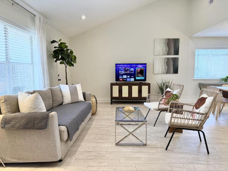 Super Cozy Entire House ABL Near Downtown - Book Now !! - B&B Katy
