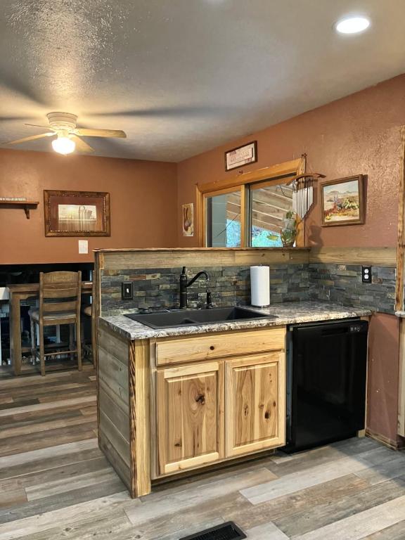 Spacious home away from home! - Ferienwohnung Pueblo