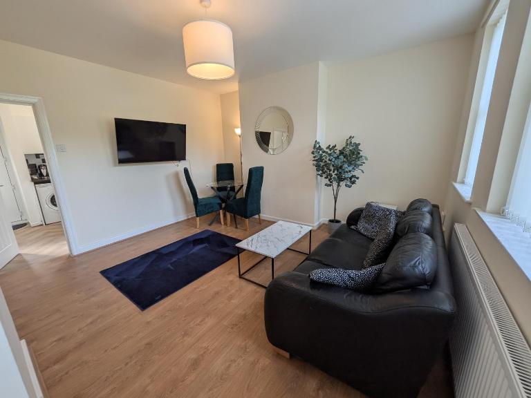 Modern 3-Bed House With Private Parking - B&B Ecclesfield