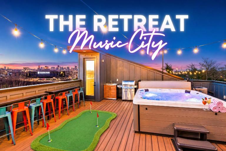 Luxury Hot Tub & Rooftop Deck Downtown Nashville - B&B Nashville