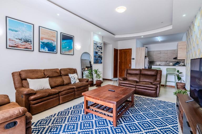 Aramis Apartments Deluxe Retreat at the Centre of Westlands with Pool & Functionional Gym - B&B Nairobi