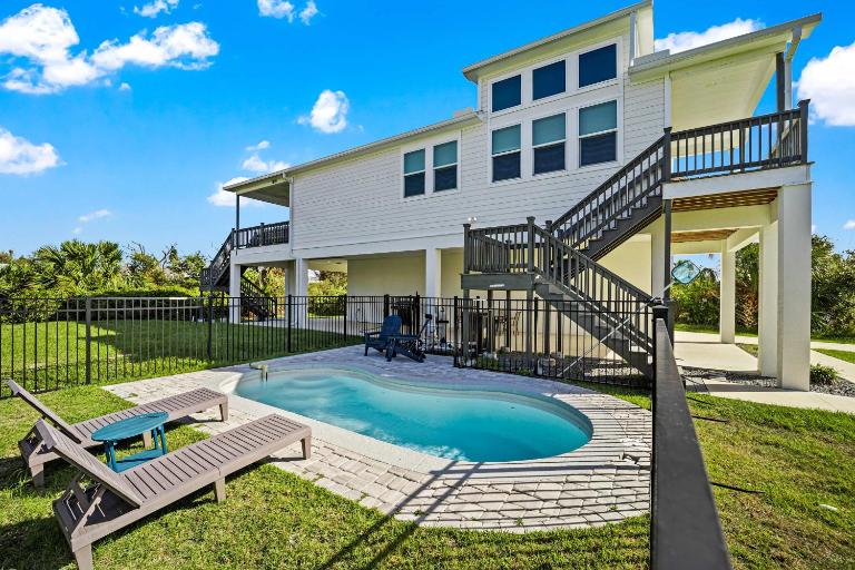 Luxury Beach Home with Heated Pool - B&B Palm Coast