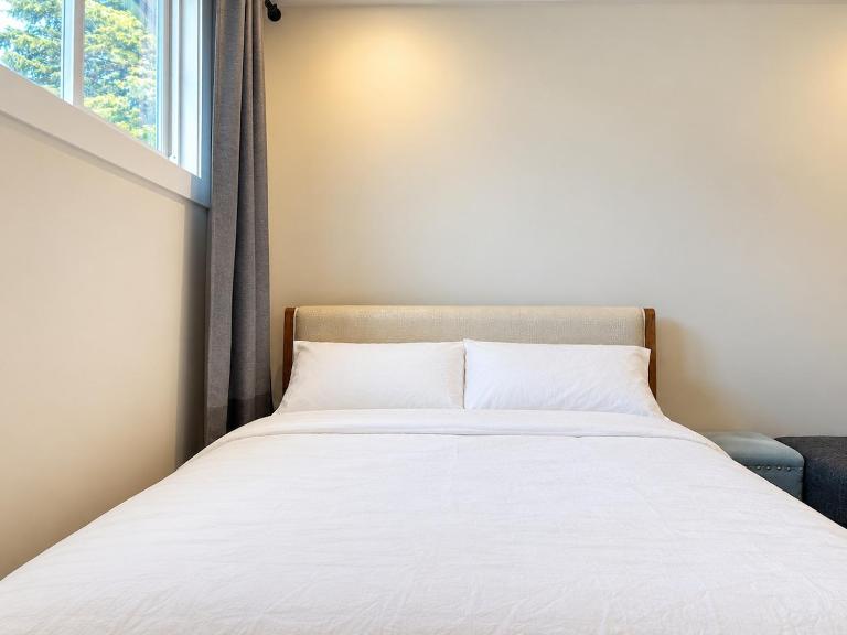 Private entry stay with ensuite & parking - Ferienwohnung Richmond