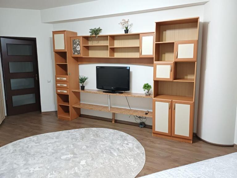 Bright Spacious Apartment, Balcony & Big Kitchen - B&B Chişinău